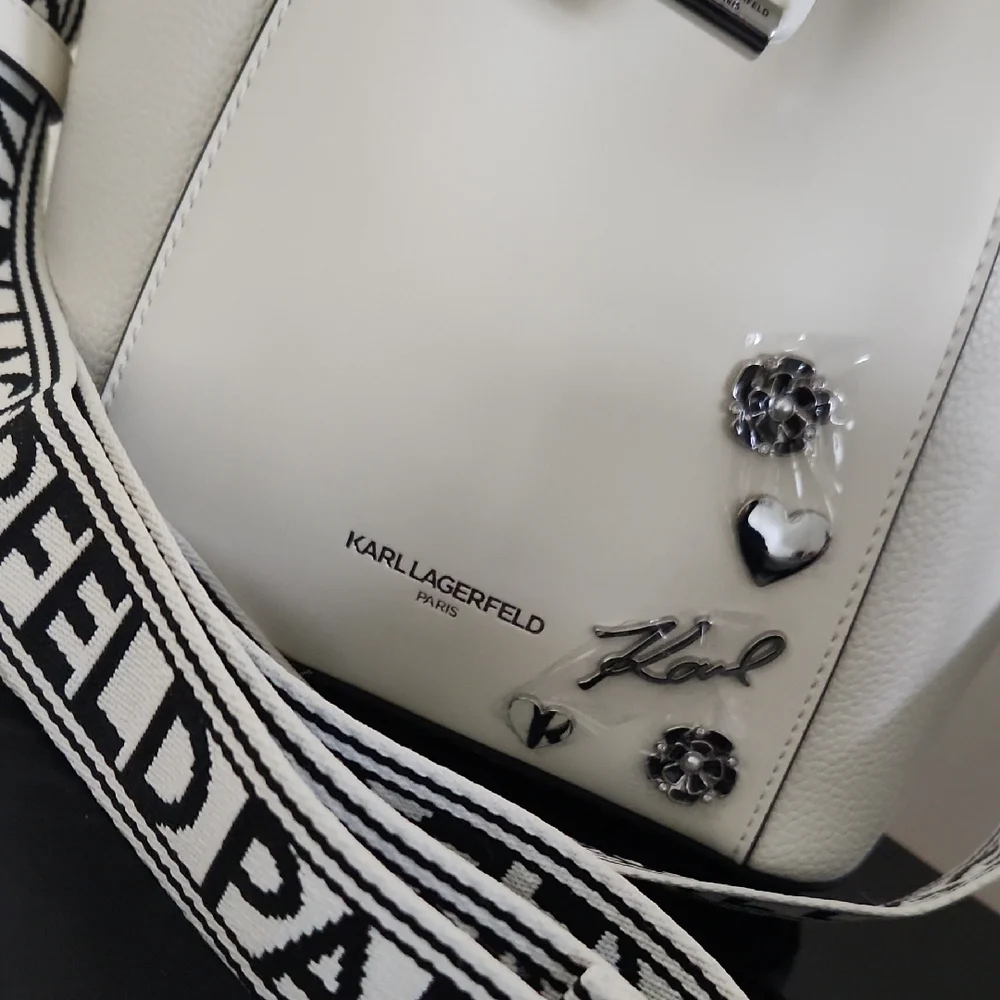 Karl Lagerfeld 2 Way Crossbody/Shoulder Bag with Logo Guitar Strap. New W/ Tags! - Picture 2 of 13
